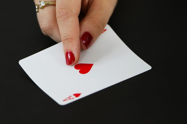 Benefits of Mobile Decentralized Casinos for Canadian Players